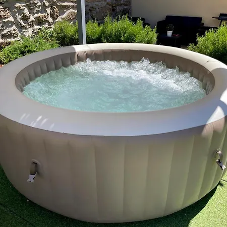 Cantinho D'aldeia - Jacuzzi Holiday home