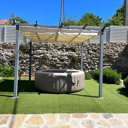 Cantinho D'aldeia - Jacuzzi Holiday home