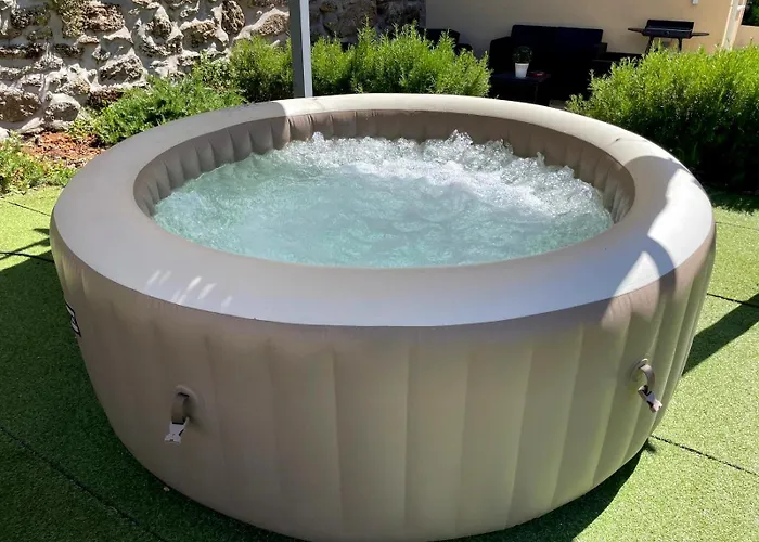 Cantinho D'aldeia - Jacuzzi 別荘