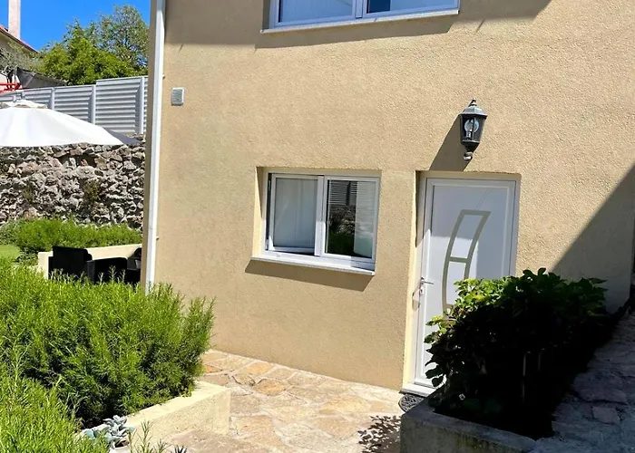 Cantinho D'aldeia - Jacuzzi Feriehus *