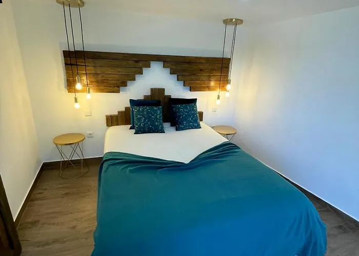 Cantinho D'aldeia - Jacuzzi Feriehus Guarda