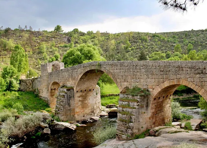 Cantinho D'aldeia - Jacuzzi Feriehus *
